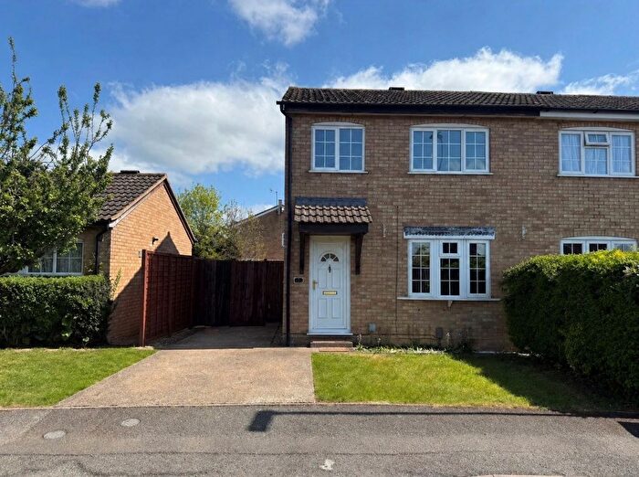3 Bedroom Semi-Detached House For Sale In Popham Close, Raunds, NN9