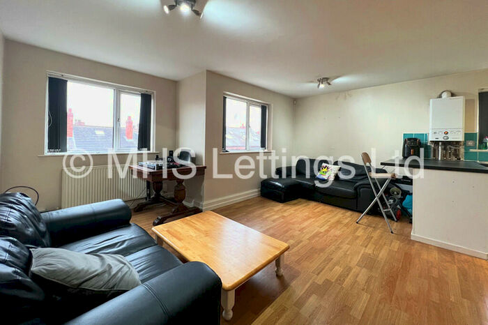 3 Bedroom Flat To Rent In Flat A, - Headingley Avenue, Leeds, LS6