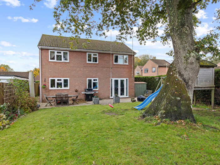 4 Bedroom Detached House For Sale In Nightingale Road, Petersfield, GU32