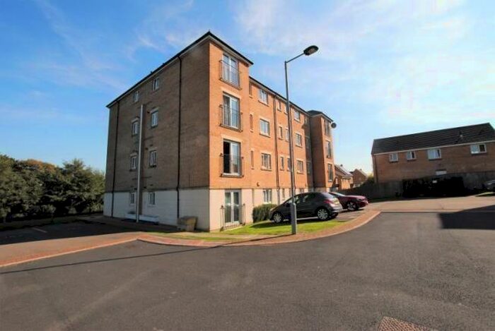 2 Bedroom Apartment To Rent In Sandhill Close, Bradford, BD8