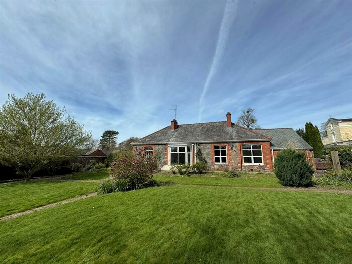 4 Bedroom House To Rent In Park Road, Tiverton, EX16