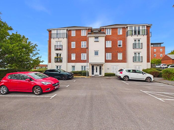 2 Bedroom Flat For Sale In Regis Park Road, Thames House Regis Park Road, RG6