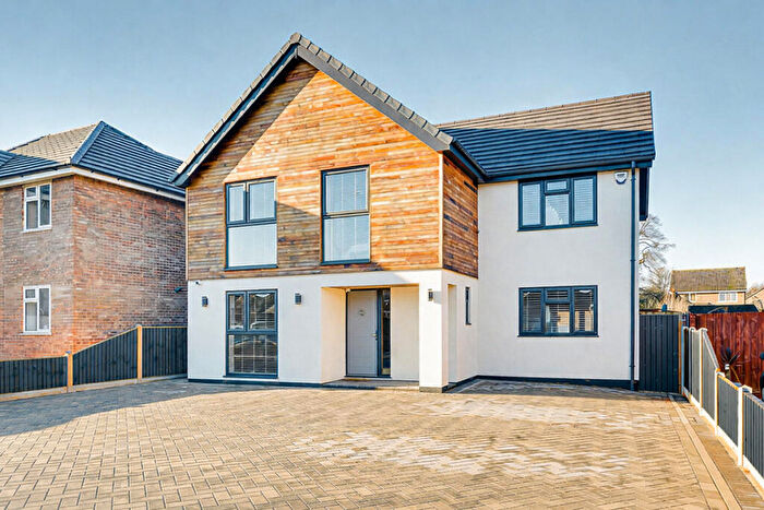 5 Bedroom Detached House For Sale In Buckingham Road, Hockley, SS5