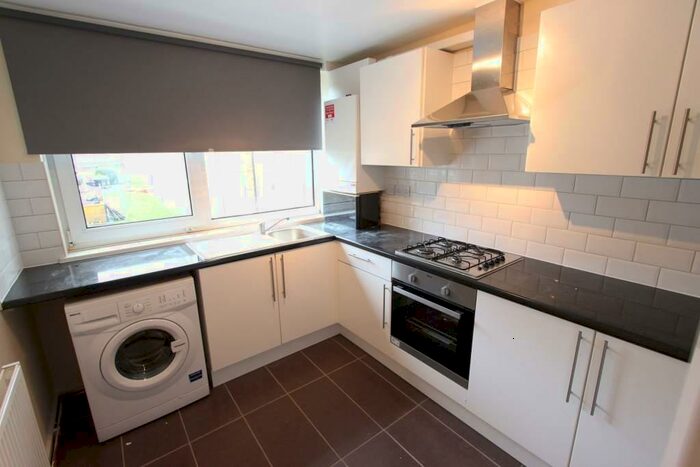 2 Bedroom Apartment To Rent In Crescent Road, London, N22