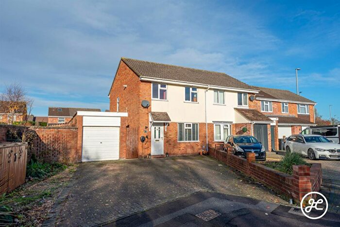 3 Bedroom Semi Detached House For Sale In Severn Close, Bridgwater, TA6