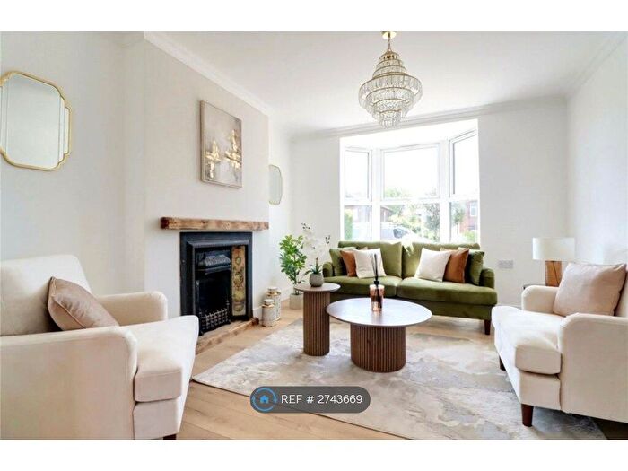 3 Bedroom Semi-detached House To Rent In Lea Road, Gainsborough, DN21