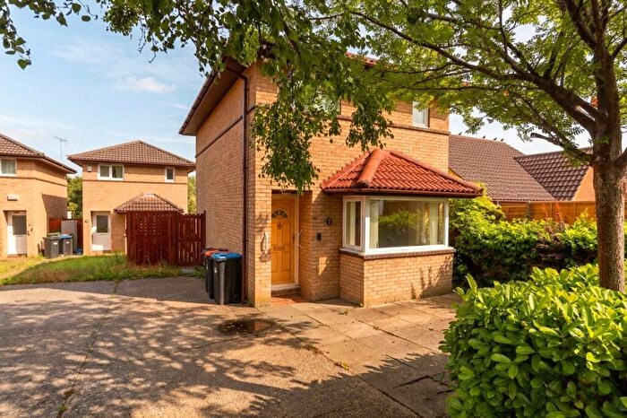 3 Bedroom Detached House For Sale In Coleshill Place, Bradwell Common, MK13