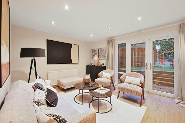 4 Bedroom End Of Terrace House For Sale In Minster Road, London, NW2