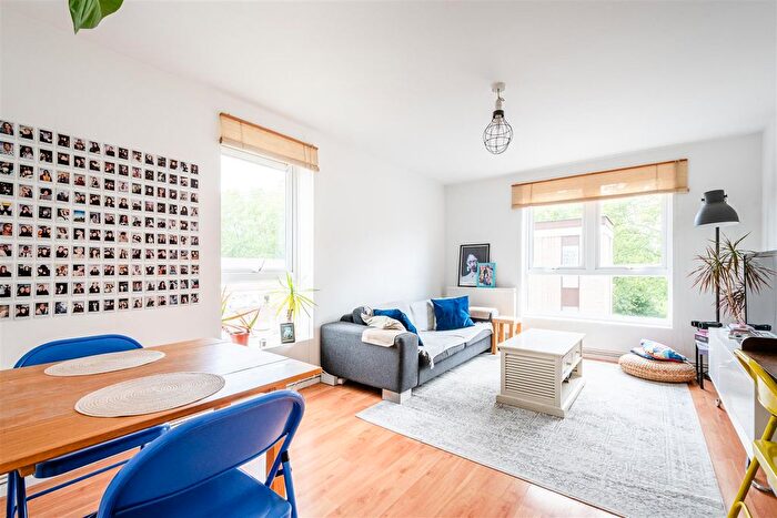 1 Bedroom Flat To Rent In Aldington Court, Lansdowne Drive, E8