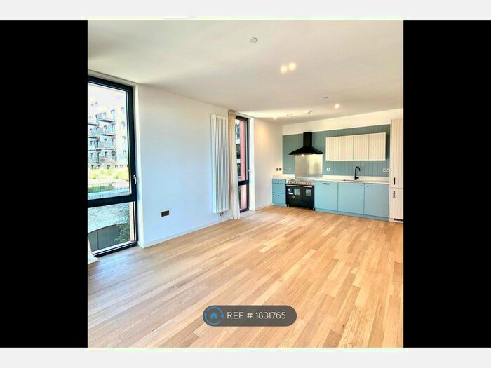 2 Bedroom Flat To Rent In Brent Way, Brentford, TW8