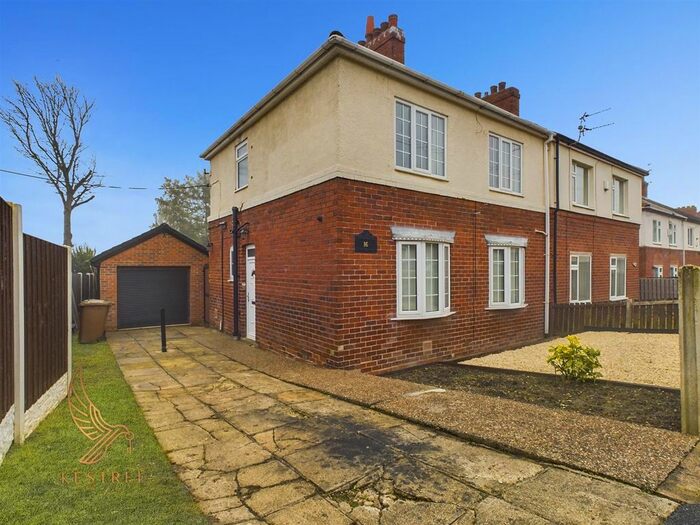 3 Bedroom Property To Rent In Burns Avenue, South Kirkby, Pontefract, WF9