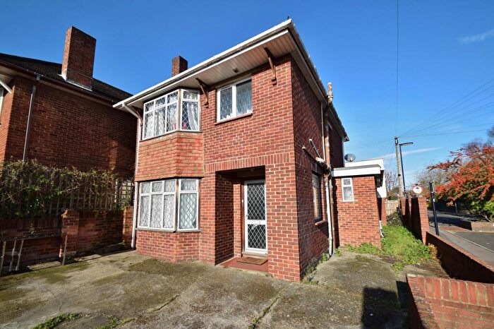 4 Bedroom House To Rent In Inner Avenue, SO14