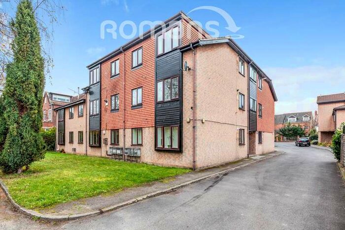 1 Bedroom Apartment To Rent In Lastingham Court, TW18