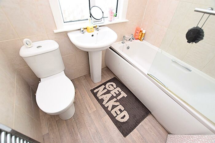 3 Bedroom Terraced House For Sale In Welbeck Road, Grimsby, DN34