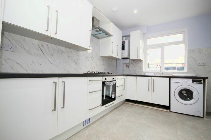3 Bedroom Flat To Rent In East Lane, North Wembley, Middlesex, HA0