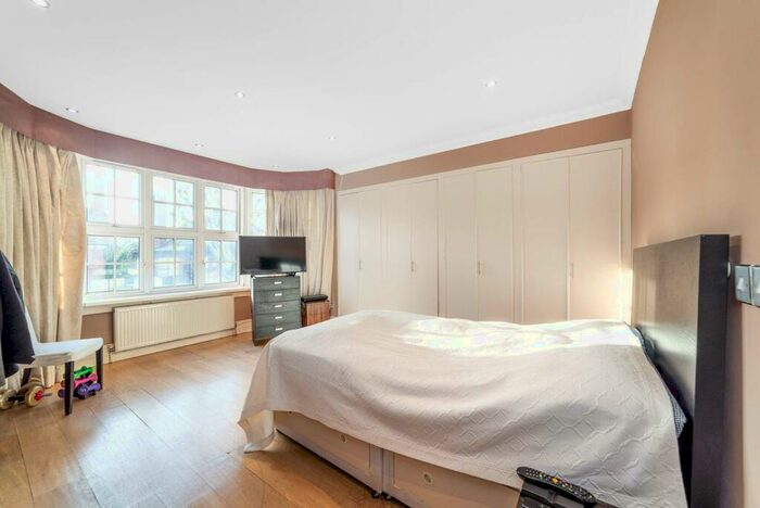 1 Bedroom Flat To Rent In Wadham Gardens, Primrose Hill, London, NW3