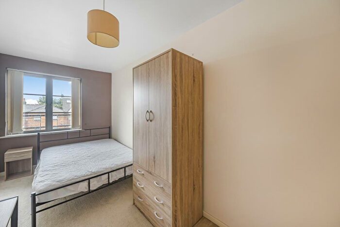 2 Bedroom Flat For Sale In Central Reading, Berkshire, RG1