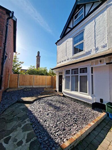 5 Bedroom Semi-Detached House For Sale In Sefton Road, Ladywood, Birmingham, B16