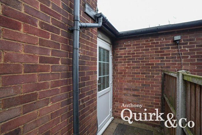 1 Bedroom Flat To Rent In The Drive, Rochford, SS4