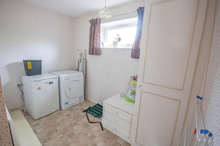 2 Bedroom Bungalow For Sale In Meadowlark Grove, Oakwood, DE21