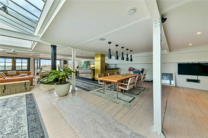 2 Bedroom Flat To Rent In Wapping Wall, London, E1W