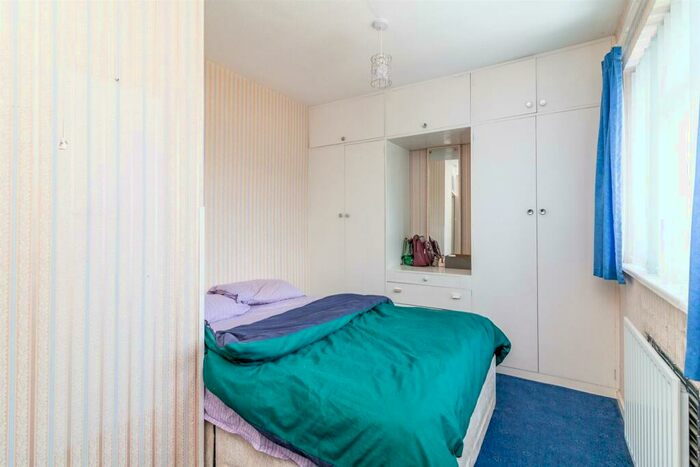 3 Bedroom End Of Terrace House For Sale In Stirling Grove, Clifton, Nottingham, NG11