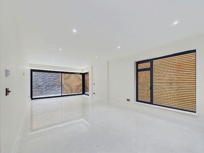 2 Bedroom Apartment For Sale In Silver Leaves, Southill Road, Chislehurst, Kent, BR7