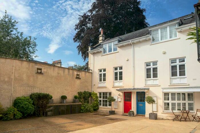 2 Bedroom House To Rent In Circus Mews, BA1