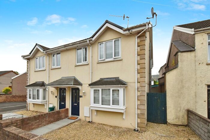 3 Bedroom Semi-Detached House For Sale In Brecon Road, Hirwaun, Aberdare, CF44