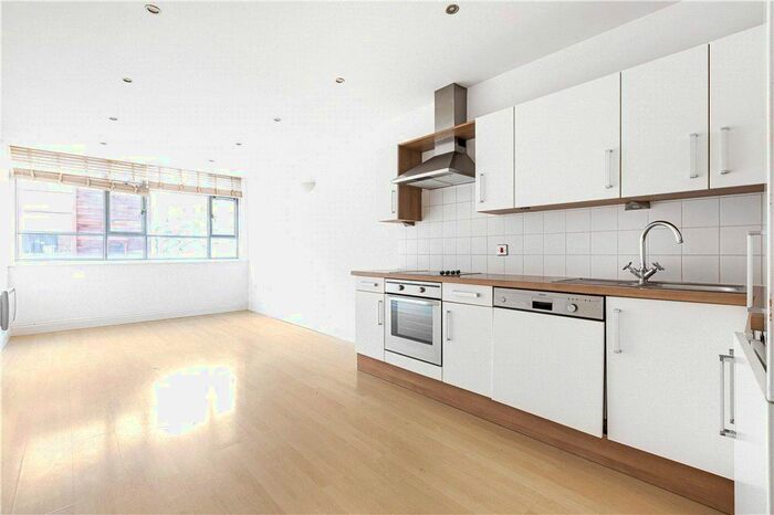 2 Bedroom Flat To Rent In Ellingfort Road, Hackney, London, E8