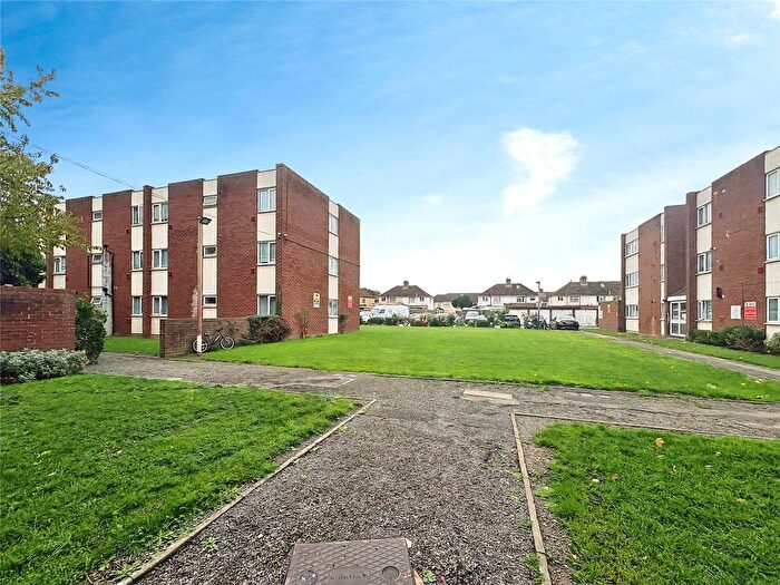 2 Bedroom Flat To Rent In Sandown Close, Hounslow, TW5