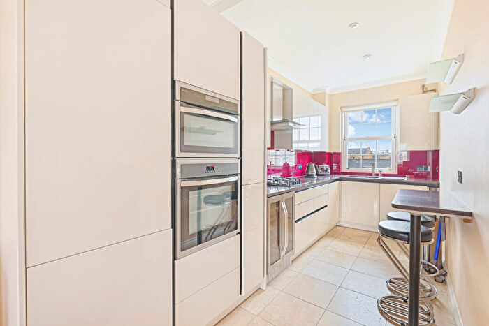 2 Bedroom Flat To Rent In William Square, Surrey Quays, SE16