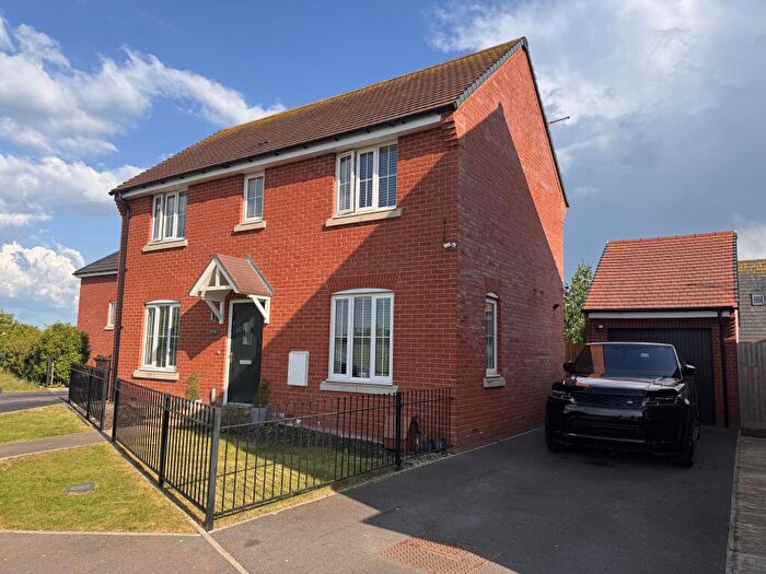 3 Bedroom Detached House To Rent In Berryfields, HP18