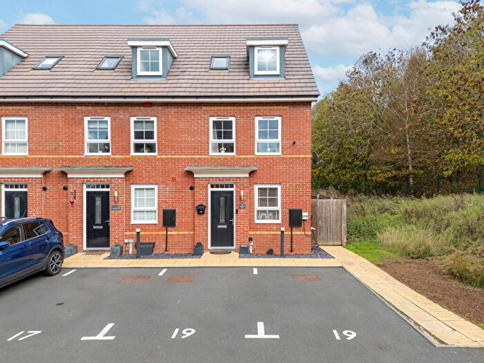 4 Bedroom End Of Terrace House For Sale In Woodpecker Way, Thapston, NN14