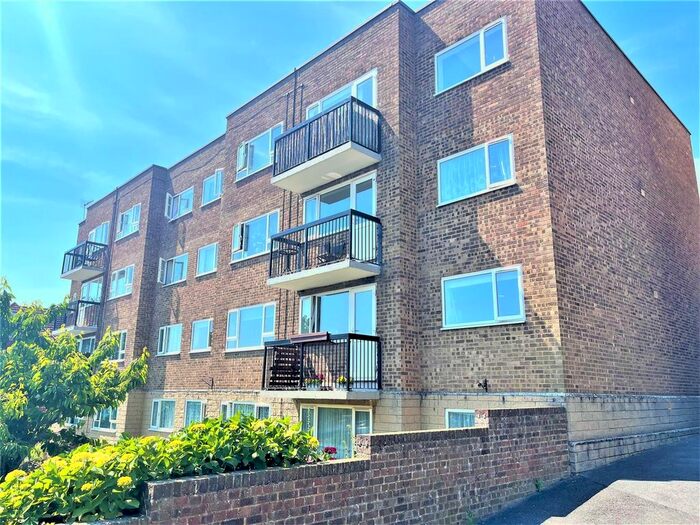 2 Bedroom Flat To Rent In New Park Avenue, Bexhill On Sea, TN40