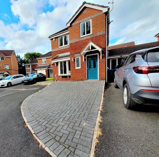 4 Bedroom Link Detached House To Rent In Grisedale Close, Middleton, M24