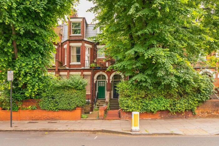 Studio To Rent In Tollington Park, London, N4