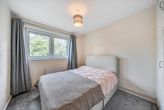 3 Bedroom Flat For Sale In Tilford Gardens, Wimbledon, London, SW19