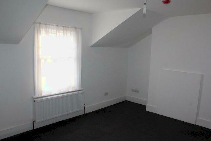 6 Bedroom Flat To Rent In New Road, ME1