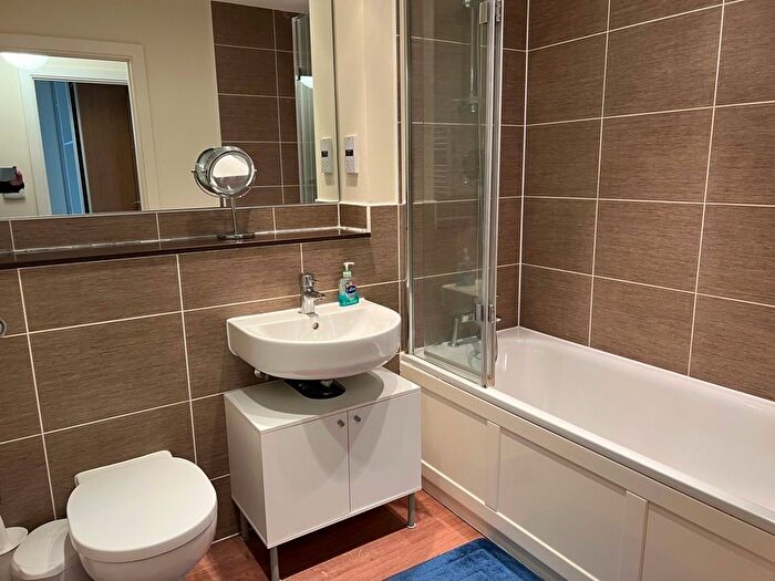 1 Bedroom Flat To Rent In Canalside, Merstham, Redhill, RH1