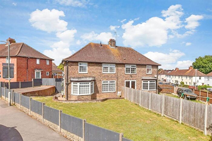 3 Bedroom Semi-Detached House For Sale In Ackholt Road, Aylesham, Canterbury, Kent, CT3