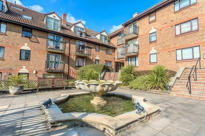 2 Bedroom Apartment To Rent In Lansdowne Road, Purley, CR8