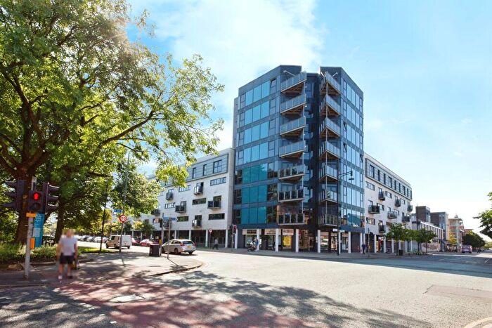 2 Bedroom Flat To Rent In Bishops Corner, Hulme, M15