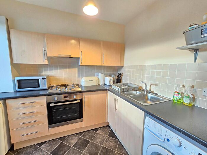 2 Bedroom Flat To Rent In Gairn Mews, Aberdeen, AB10