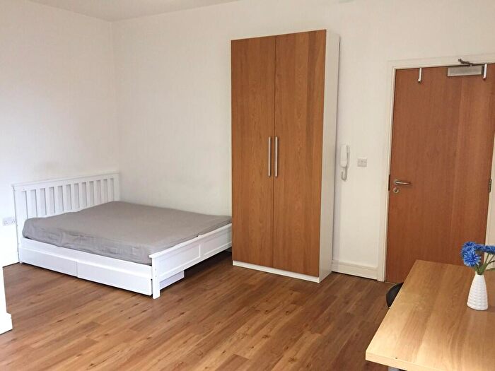 Studio To Rent In Unit Lower Holyhead Road, CV1