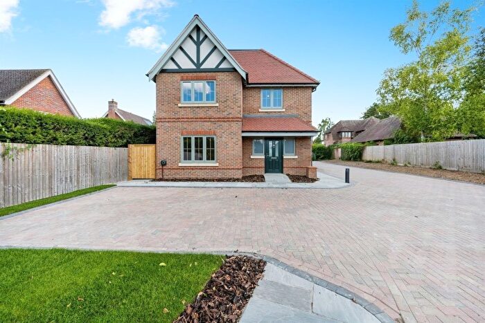 4 Bedroom Detached House For Sale In Appletree Grove, Chinnor, OX39