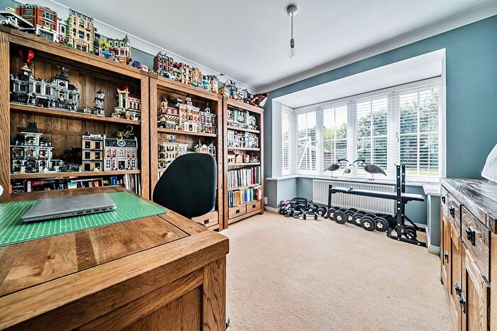 4 Bedroom Detached House For Sale In Pipit Close, Waterlooville, PO8