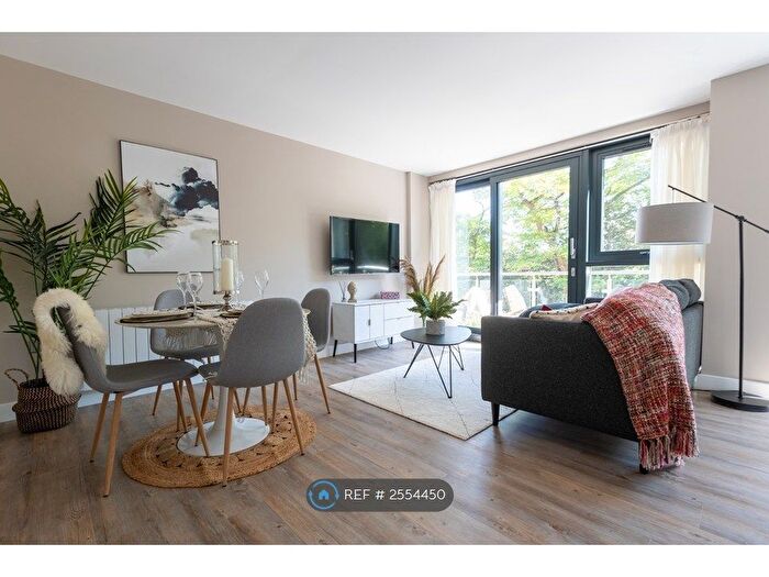 2 Bedroom Flat To Rent In The Glass House, Hull, HU1