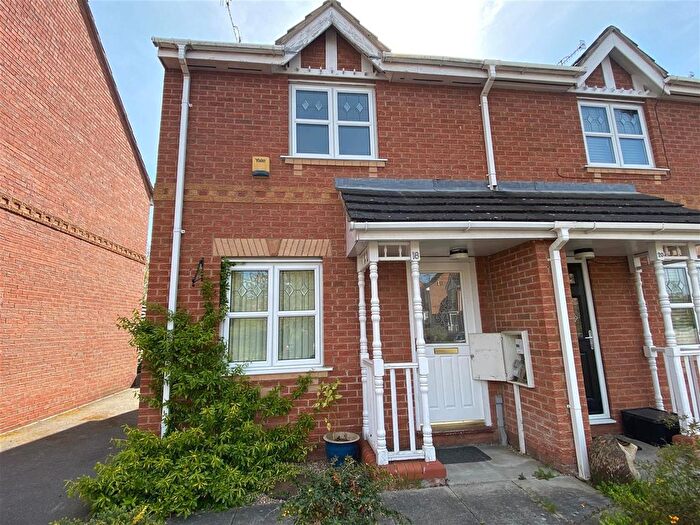 2 Bedroom Town House To Rent In Rose Garth Close, Spital, Chesterfield, S41