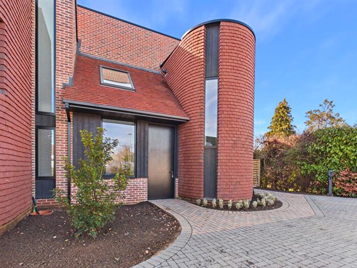 2 Bedroom Semi Detached House For Sale In Kearton Close, Kenley, CR8